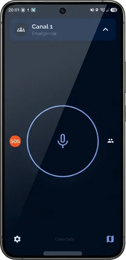 App corePTT no smartphone com o botão de falar